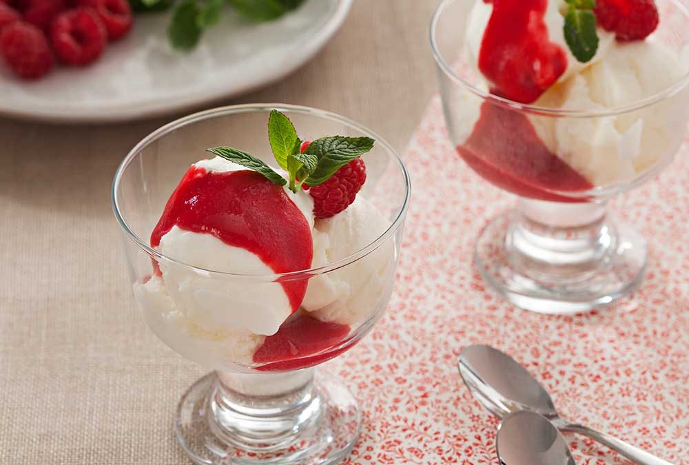 HELADO DE MASCARPONE CON SALSA DE FRAMBUESAS