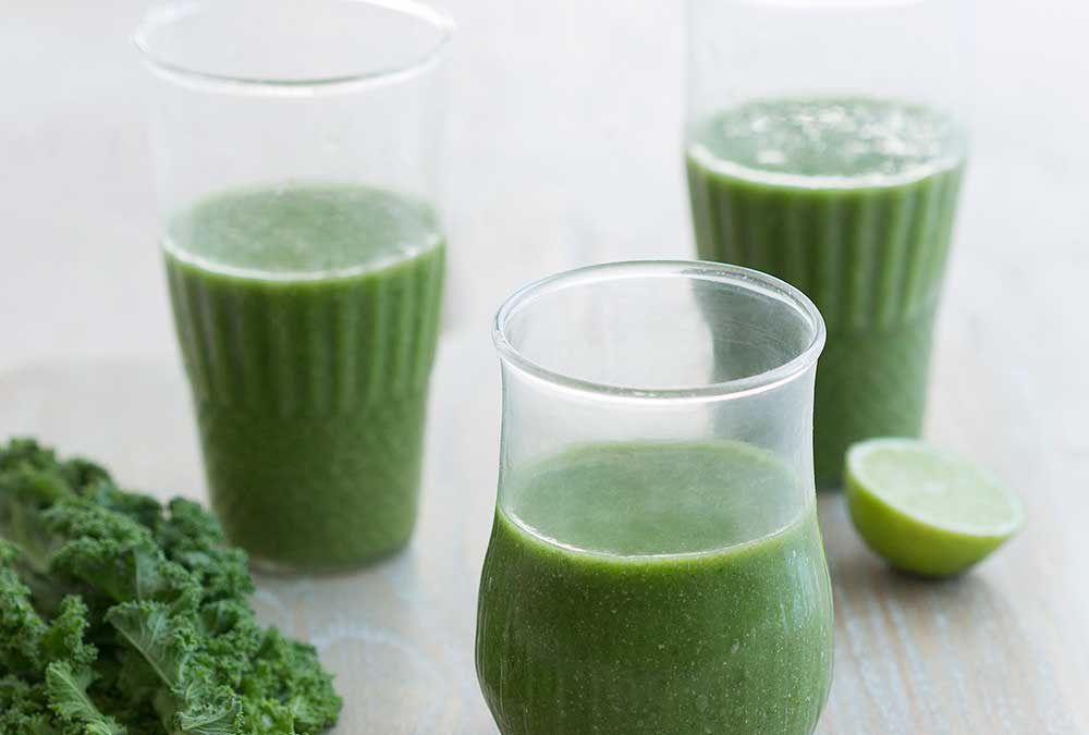 SMOOTHIE DE KALE, CHÍA, PERA Y NARANJA