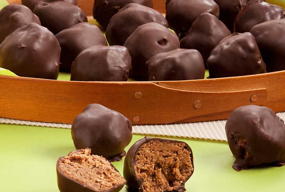 CHOCOLATES RELLENOS DE AVELLANA, ALMENDRA Y CHOCOLATE