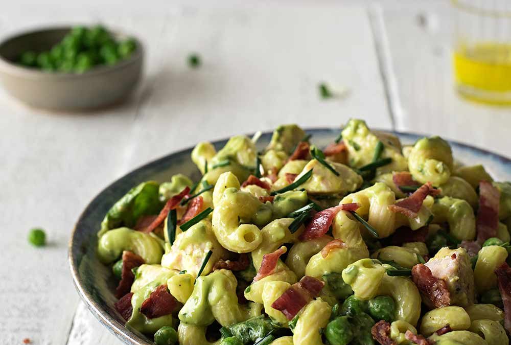 ENSALADA DE PASTA CON POLLO Y SALSA DE PALTA